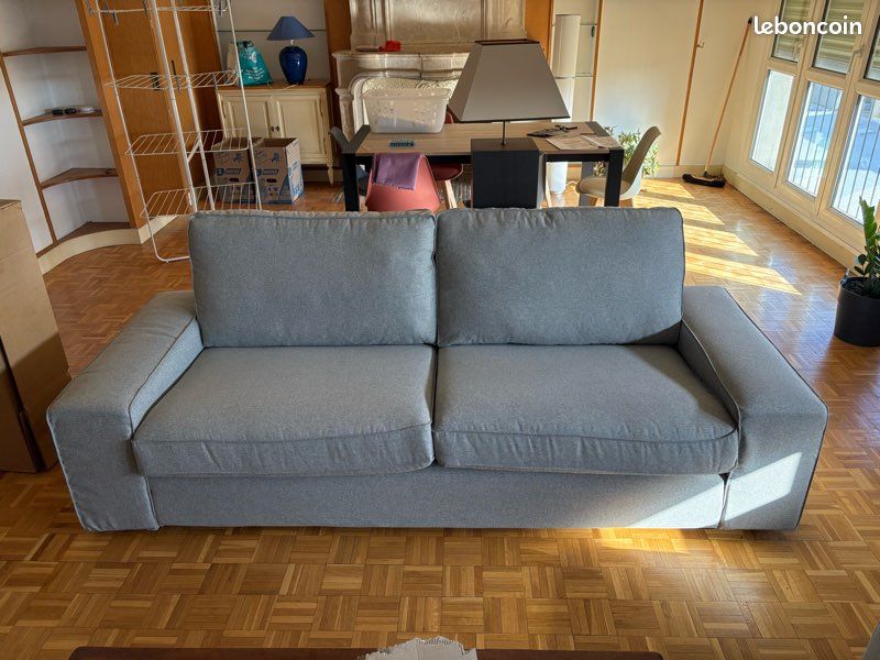 Canapé IKEA Kivik 3 places et 2 poufs (image 1)