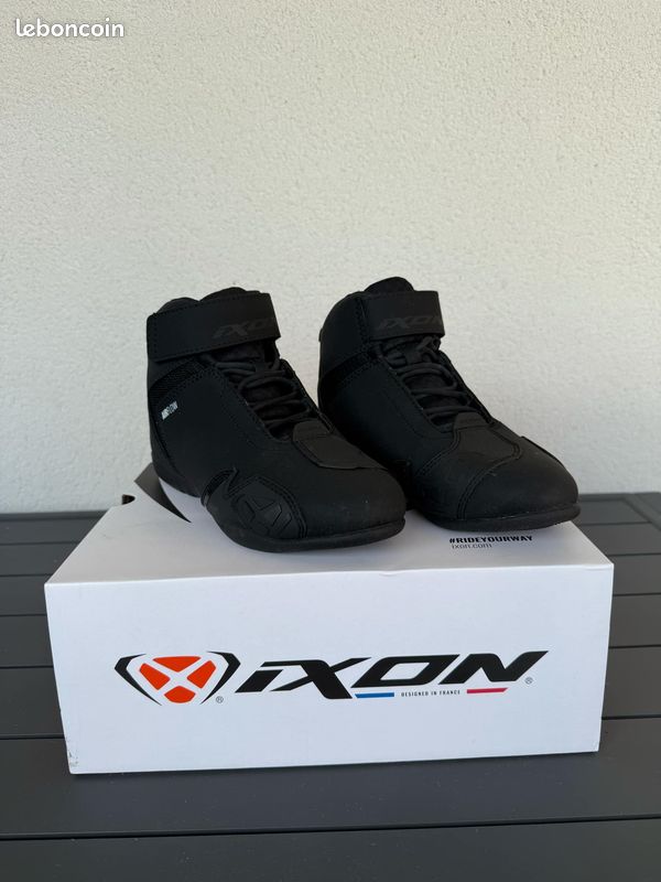 IXON paire de chaussures Bull waterproof noires blanches Taille 40