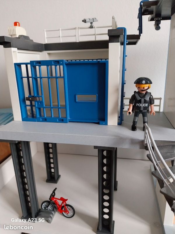 Figurine Playmobil Homme Policier Bleu Gros Ventre - Réf. 32951, Occasion