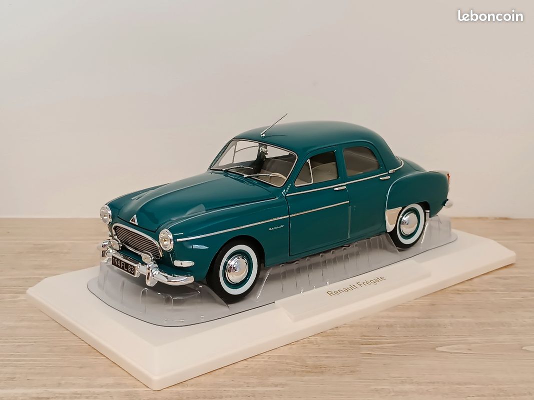 Renault 4 1974 Vert foncé 1/43