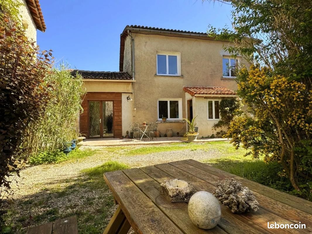 Maison 145 m² Aunac - Aunac-sur-Charente 16460 Aunac (image principale 0)