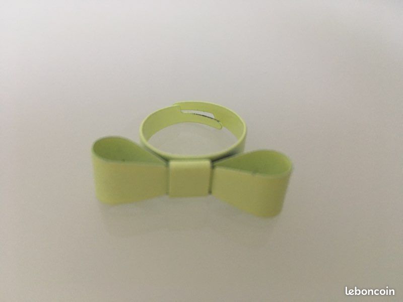 Bague vert anis ajustable (image 1)