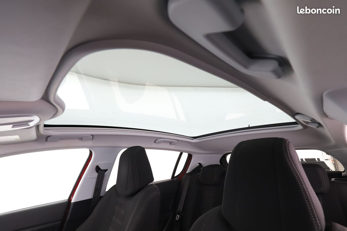 Peugeot 308 1.2 PureTech Allure 130 ch (image 6)