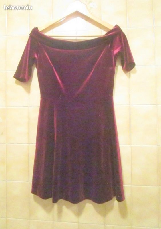 Robe élégante rouge bordeaux grenat, velours, dos dénudé, Bershka