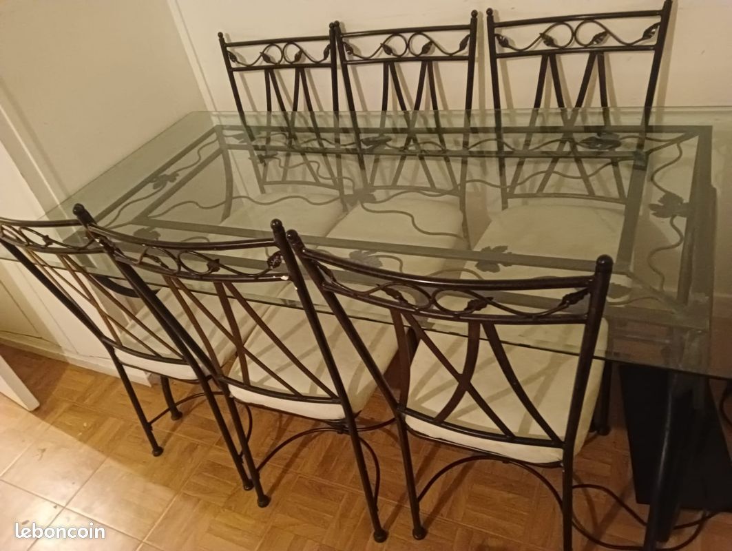 Table en verre (image 1)
