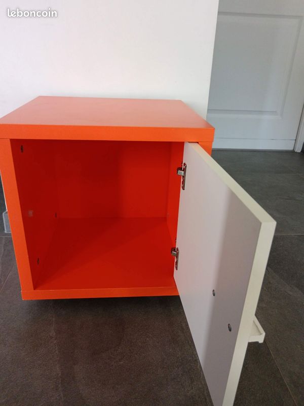 Table de chevet et étagère murale orange (image 3)
