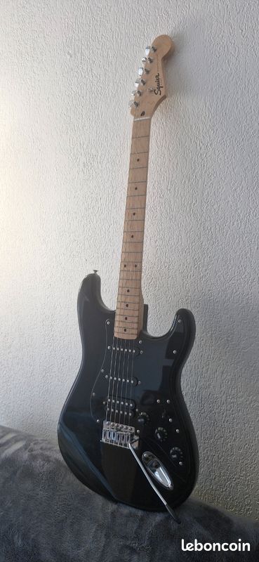 STRATOCASTER HSS Squier by FENDER +AMPLI (image 1)