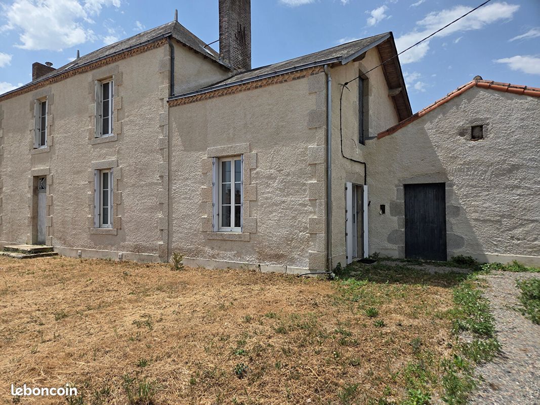 Maison 2 pièces 77 m² · à Bressuire · 77 m² · 570 €