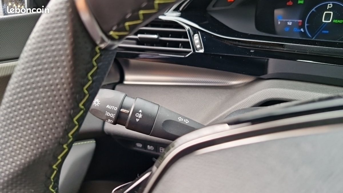 Peugeot 308 PHEV 225 E-EAT8 GT (image 22)