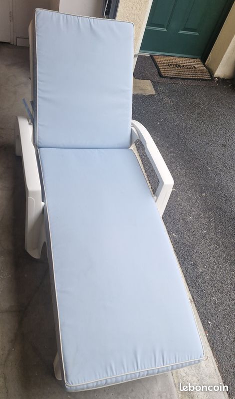 Bain de soleil Miami Grosfillex blanc avec et coussin bleu (image 1)