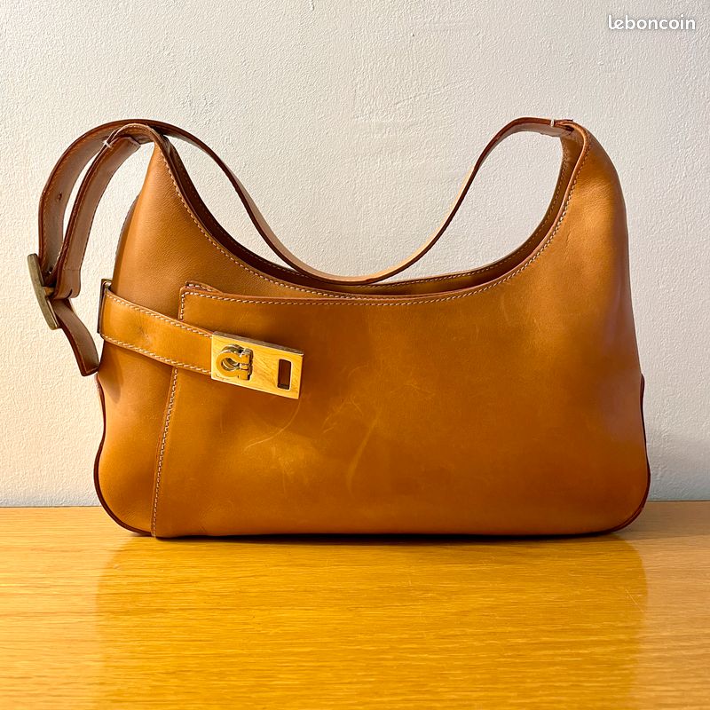 Rarissime Sac Hobo Salvatore Ferragamo Vintage 90s - Cuir Camel Tan & Fermoir Gancini Structuré (image 1)