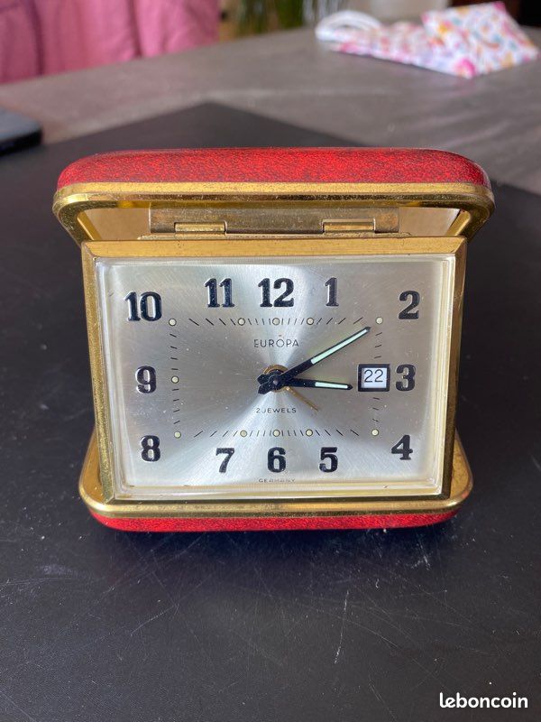 VINTAGE RÉVEIL DE VOYAGE 2 JEWELS Modèle EUROPA Pour pièces, réviser, réparer EUR 13,00 - FR