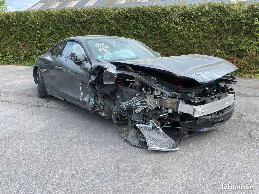 AUDI E-TRON QUATTRO accidenté (image 1)