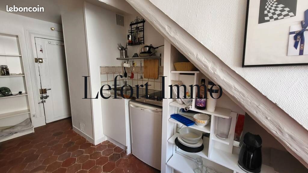 Appartement 1 pièce 10 m² · à Paris · 10 m² · 700 €