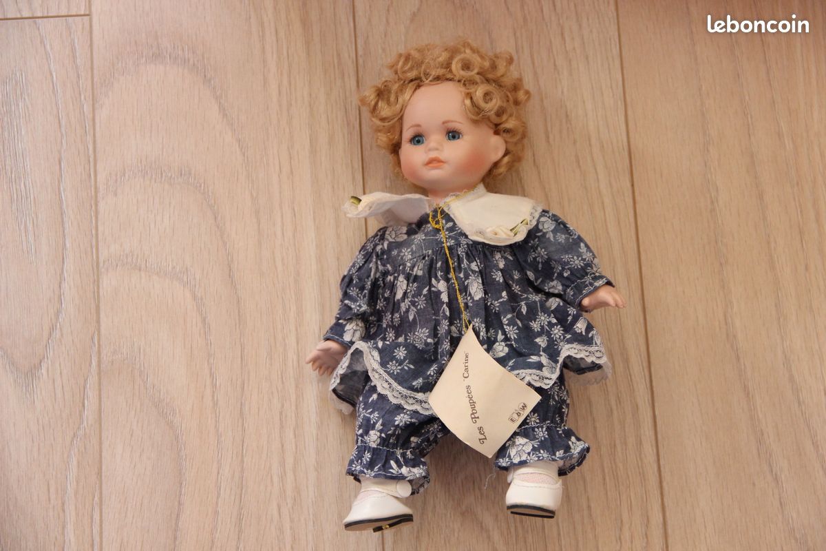 Grande Poupée Ancienne En Porcelaine 72 Cm – Avec Pied De Présentation