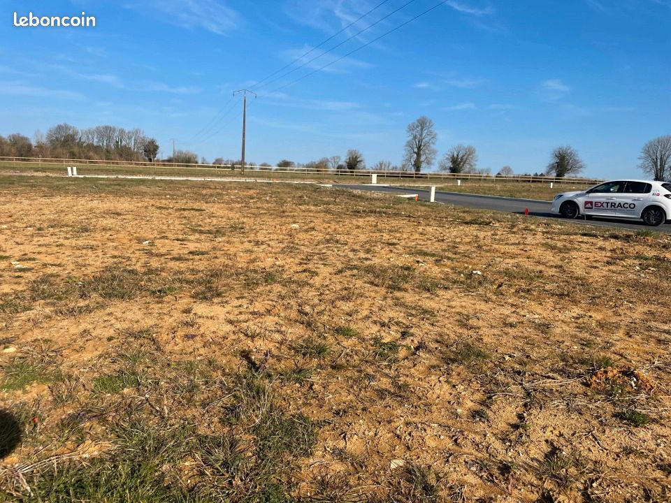 Terrain 700 m² · à Saint-Benoît-d'Hébertot · 77 500 €