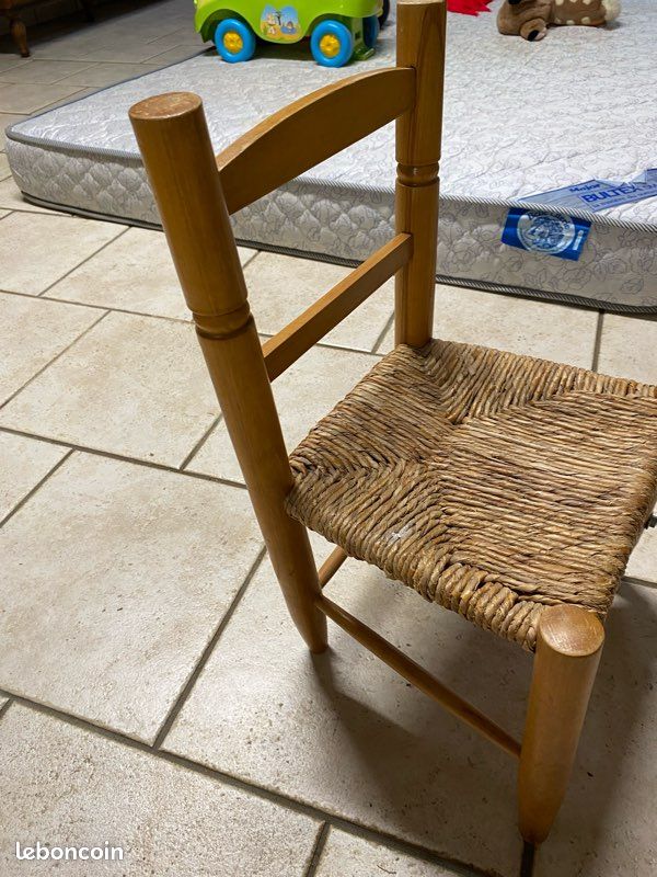 Vend petite chaise en paille à restaurer ou pas (image 3)