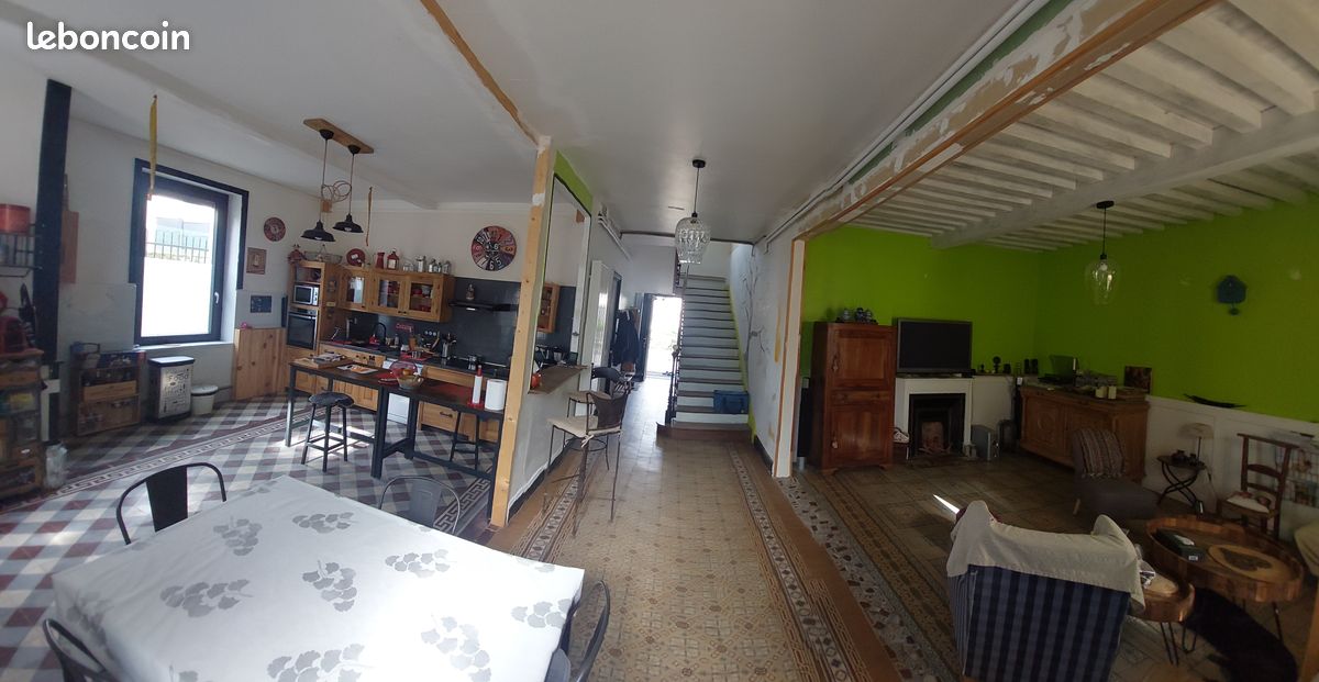 Maison 6 pièces 197 m² · à Nervieux · 197 m² · 242 000 €