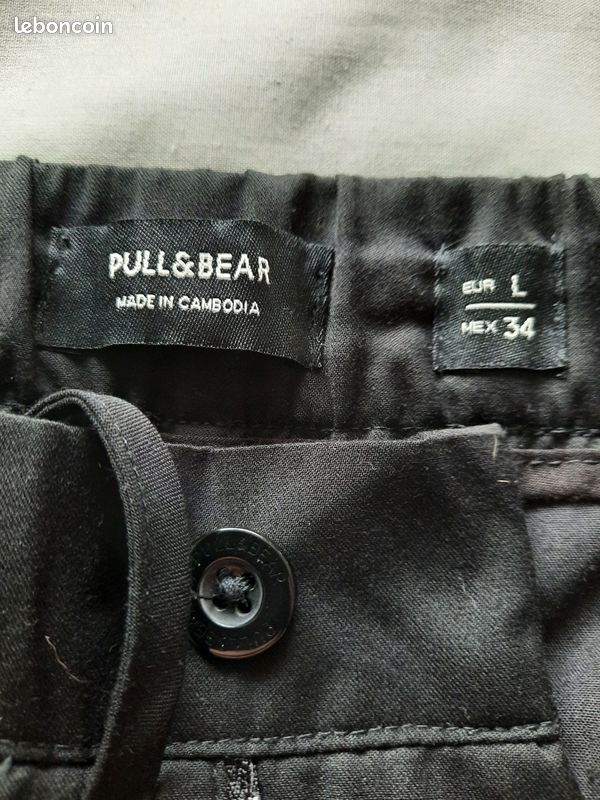 Pantalon Homme couleur noir marque Pull and Bear taille L (image 9)