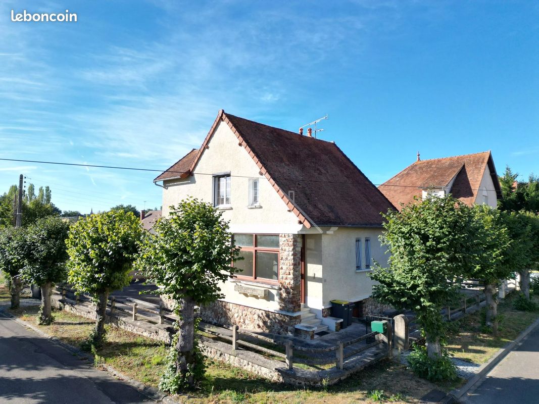 Maison 4 pièces 110 m² · à Villefranche-d'Allier · 110 m² · 132 000 €