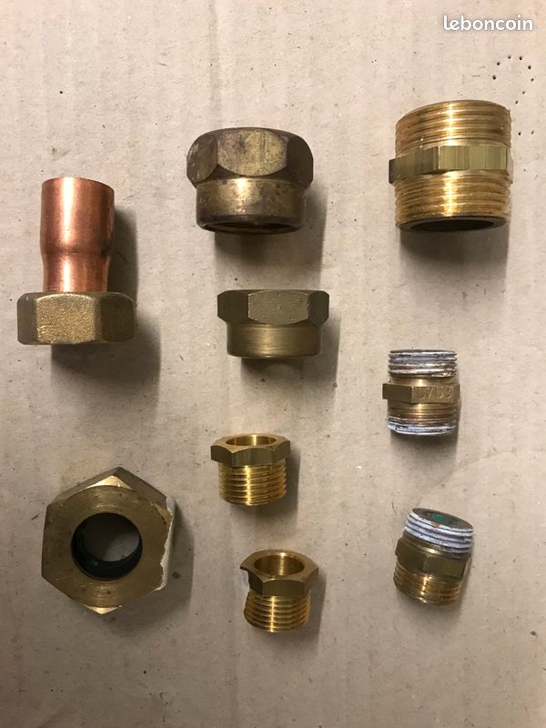 Divers raccords et écrous collet battu, en laiton (image 1)