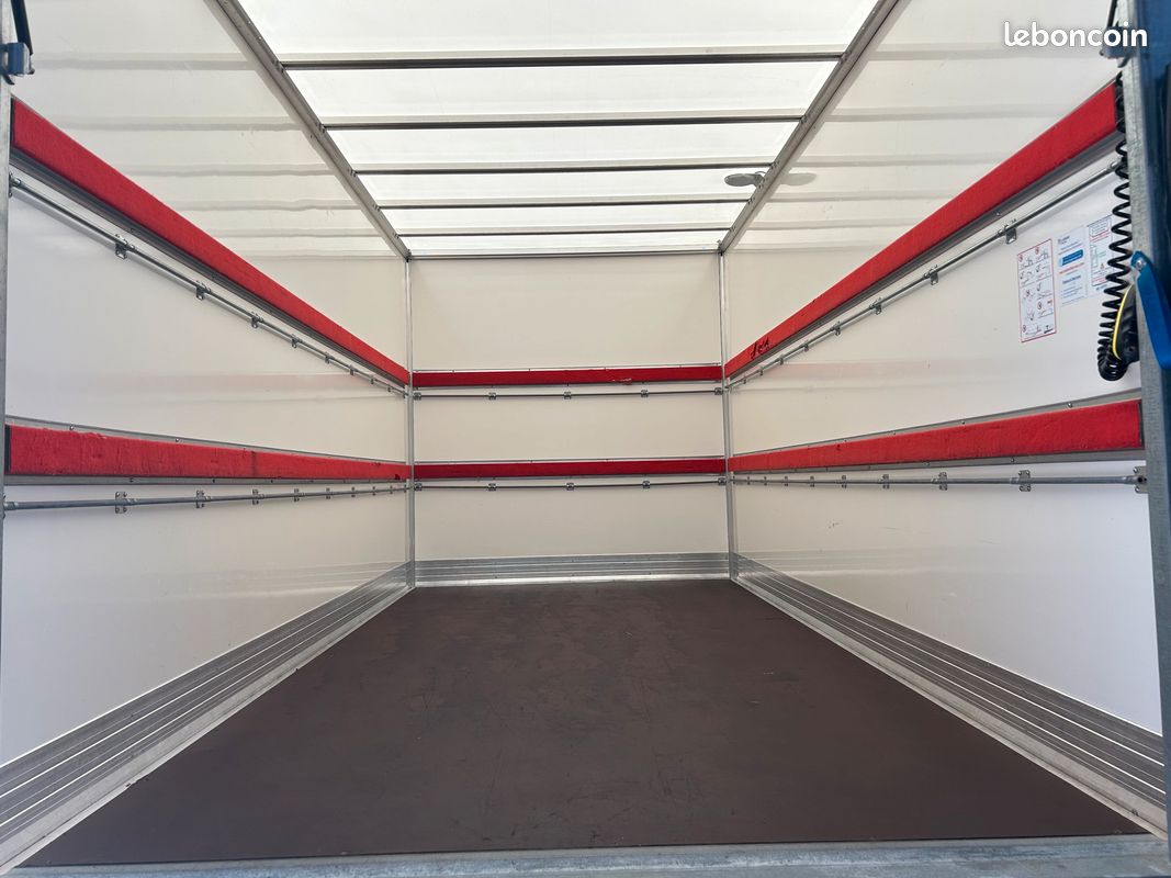 Ford Transit 2.0 ECOBLUE 130ch 3.5T Caisse Grand Volume 20m3 Hayon Elévateur Sorënsen 750kg Pack Trend Business S&S (image 15)