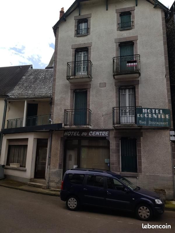 Maison 15 pièces 302 m² · à Rochefort-Montagne · 302 m² · 74 900 €