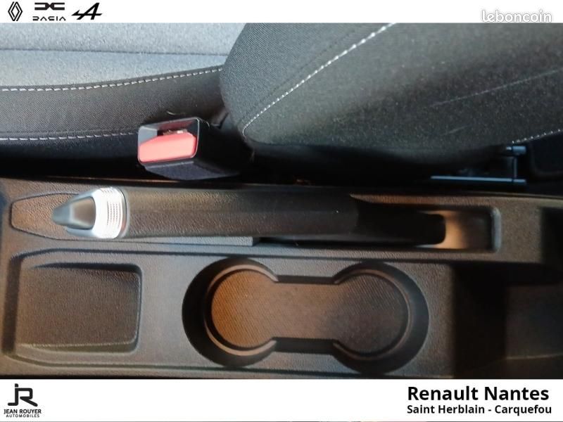 Renault Clio 1.6 E-Tech 145ch full hybrid Evolution (image 20)