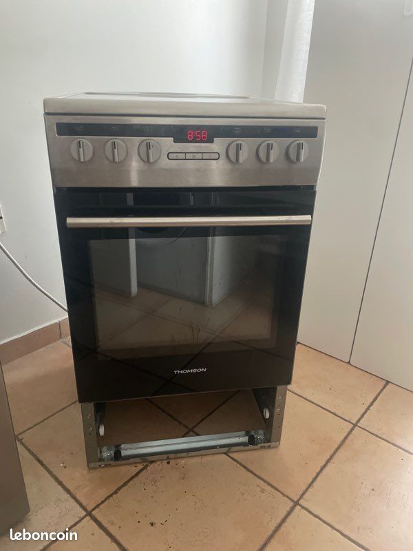 Cuisinière vitrocéramique Thomson TRMC51.4X 2200 W Noir et Argent (image 1)