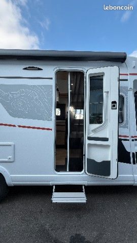 PILOTE P 740 FGJ EVIDENCE - 7.45m / BOITE AUTOMATIQUE / LITS JUMEAUX / Camping-Car Profilé Neuf (image 13)