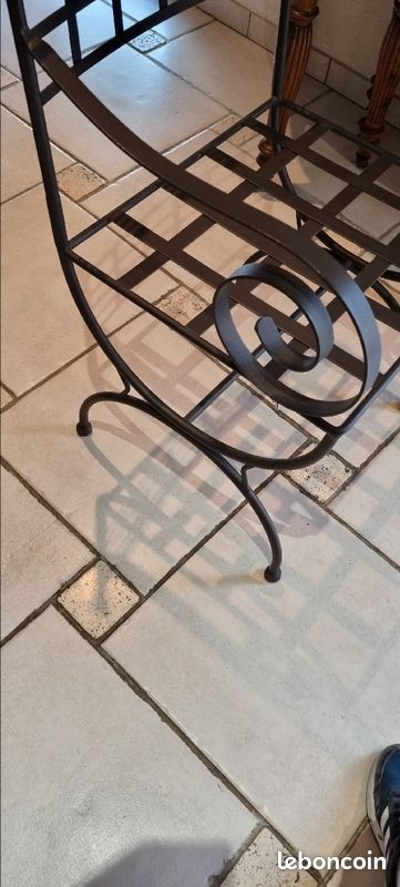 Table de salon et chaises (image 2)