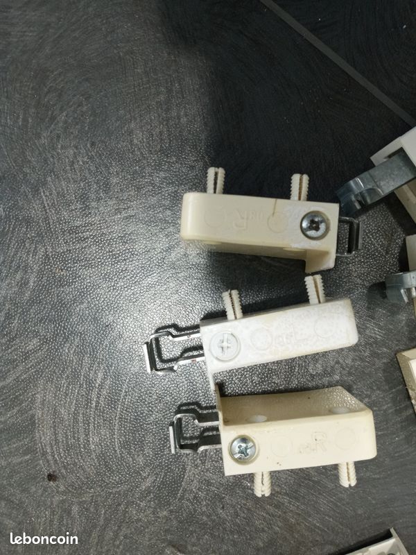 Fixation de meuble (image 1)
