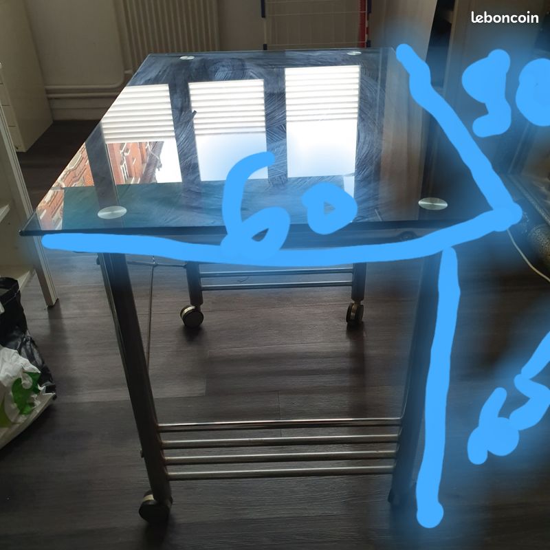 Je vends une table avec roulette (image 1)