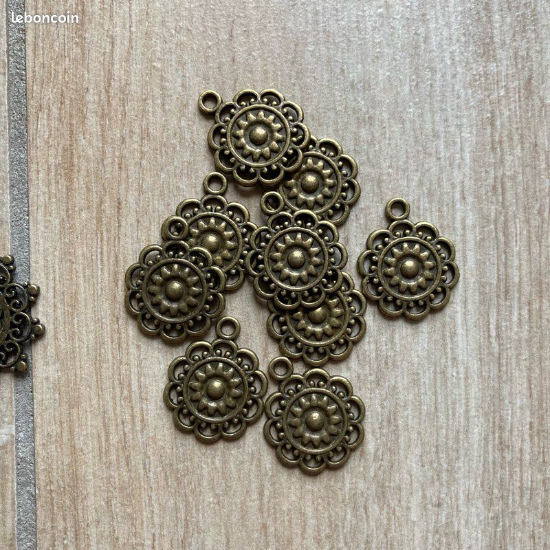 Petit lot d’apprêts breloques pendentifs fleurs couleur bronze vieilli pour création de bijoux (image 3)