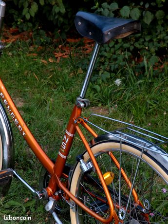Peugeot 202 Pneus Michelin moto/vélo Altaya 1/43 – Etoile Auto49