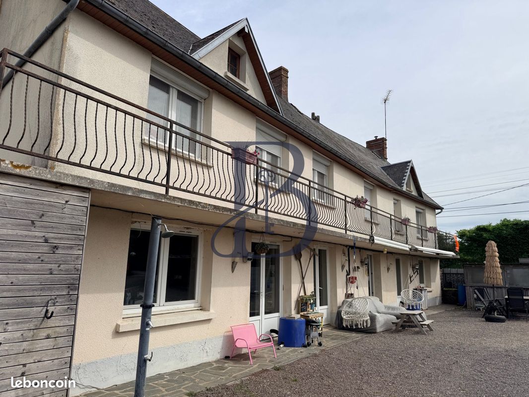 Maison 6 pièces 167 m² · à Saint-Planchers · 167 m² · 221 000 €