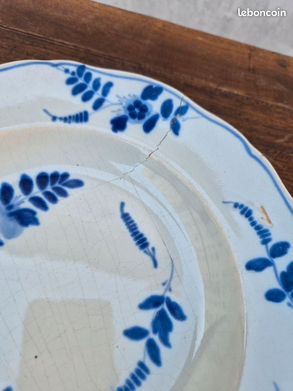 ANCIENNE ASSIETTE CREUSE FAÏENCE FRANÇAISE XVIIIe BLEU COBALT MARQUÉE 25 CM (image 2)