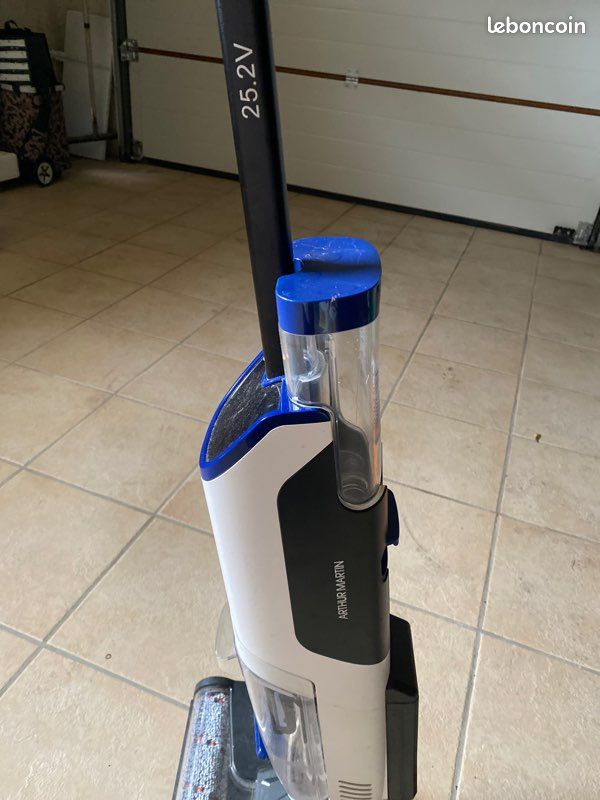 Aspirateur Arthur martin lave et aspire Électroménager