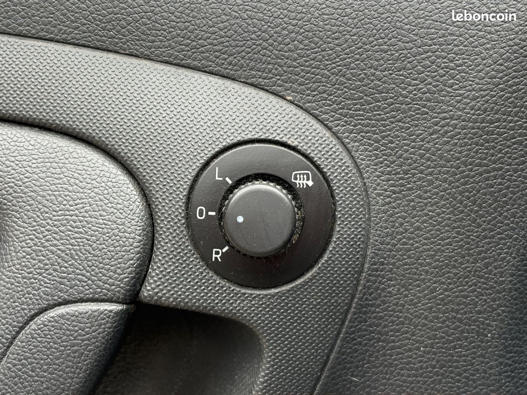 SKODA FABIA II 1.4 TDI 90 AMBITION 90Ch Garantie 12 mois (image 21)
