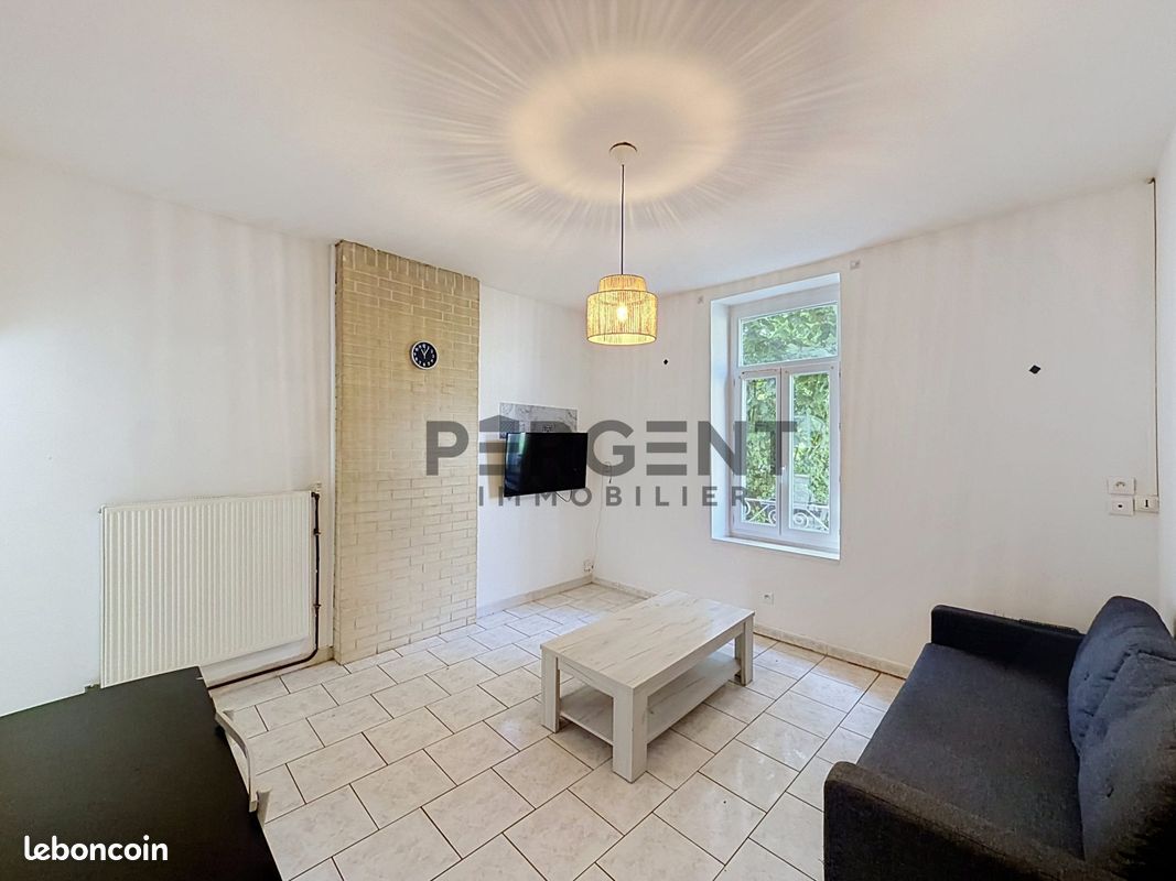 Appartement 2 pièces 38 m² · à Charleville-Mézières · 38 m² · 450 €