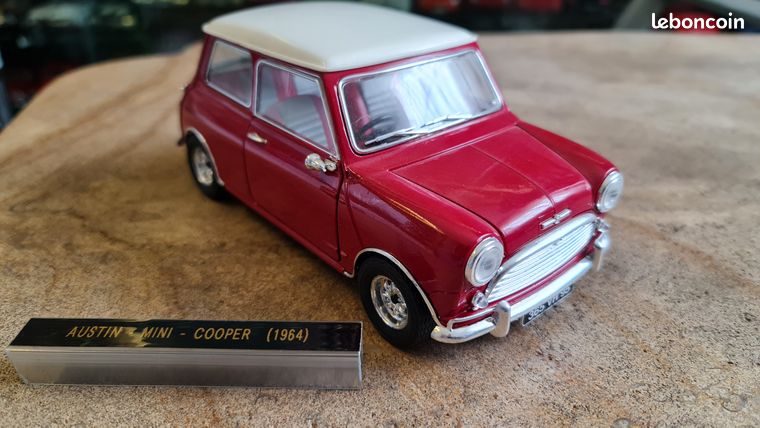 Mini Cooper 4402 - 1964 (rouge et toit noir) 1:18 | Acheter