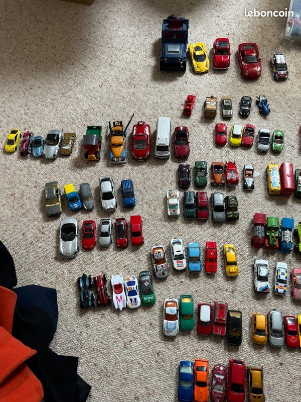 Lot de 110 voitures miniatures (image 4)