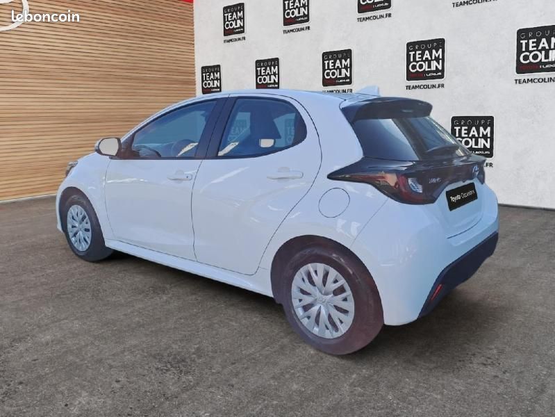 Toyota Yaris 116h Dynamic Business 5p + Programme Beyond Zero Academy MY22 (image 3)