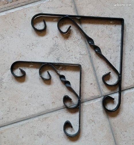 Équerres décoratives en métal noires (image 1)