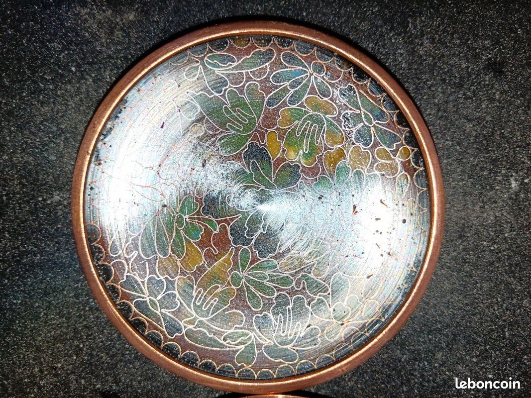 Petites assiettes anciennes en bronze cloisonnées (émaux chinois) (image 2)