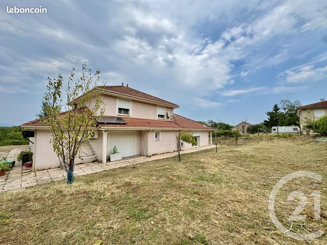 Maison 5 pièces 230 m² · à Saint-Didier-de-la-Tour · 230 m² · 387 000 €