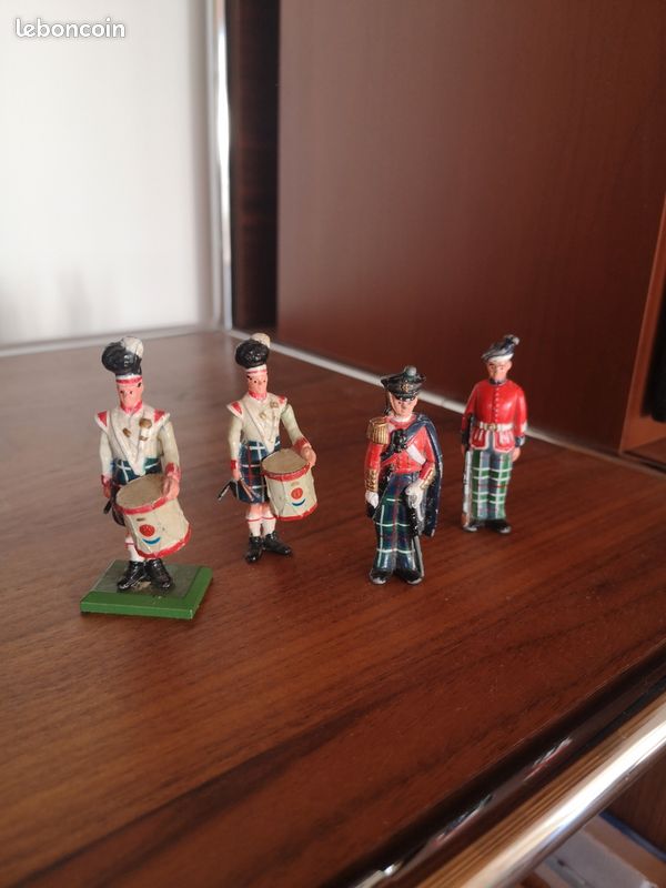 LOT DE 4 soldats de plomb allemand prussien / casque à pointe WW1 14/18