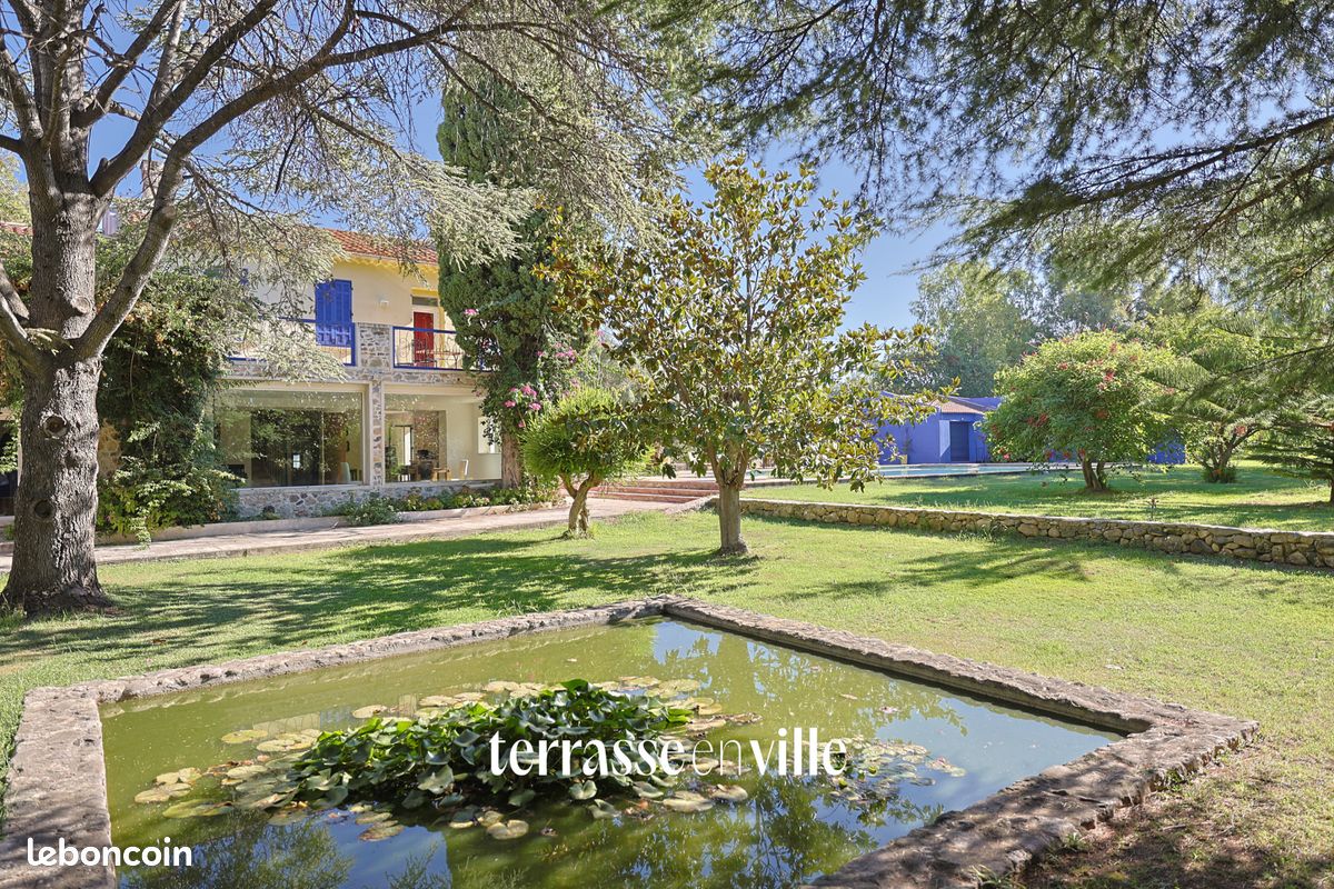 Maison 8 pièces 400 m² · à Ollioules · 400 m² · 990 000 €