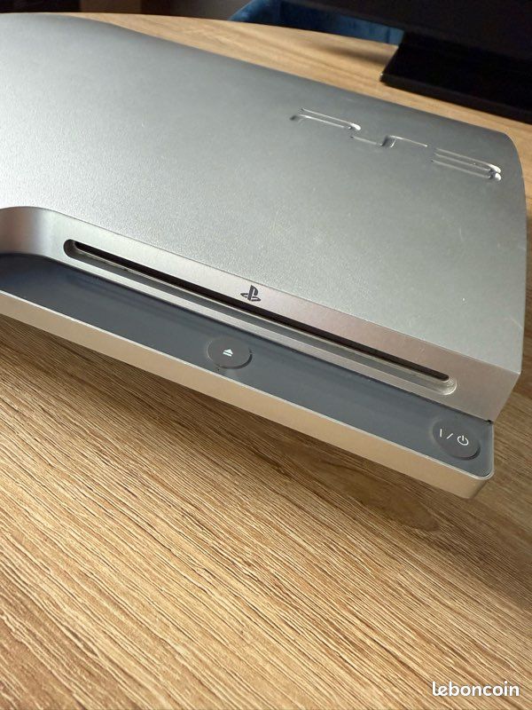 PlayStation 3 Slim Silver – Édition spéciale + 2 manettes officielles (image 14)