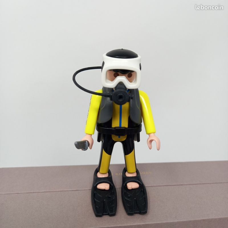 Figurine Playmobil Plongeur Sous-Marin Rouge Avec Palmes Jaunes - Neuf Sous Blister - Magazine